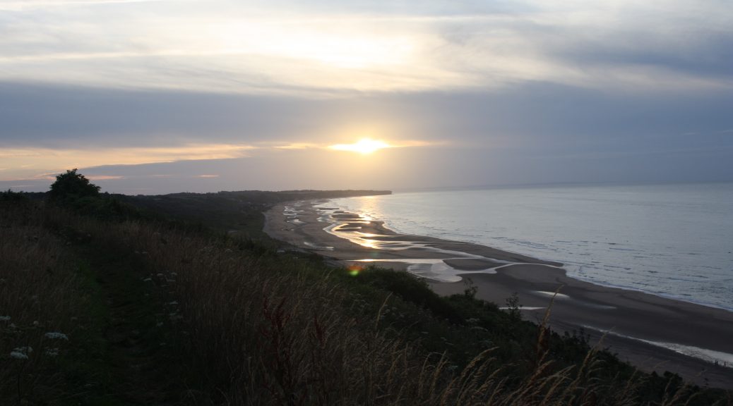 Udsigt fra WN60 over Omaha Beach – historisk camping i Normandiet, Frankrig. Oplev camping i Europa med unikke seværdigheder og historiske oplevelser