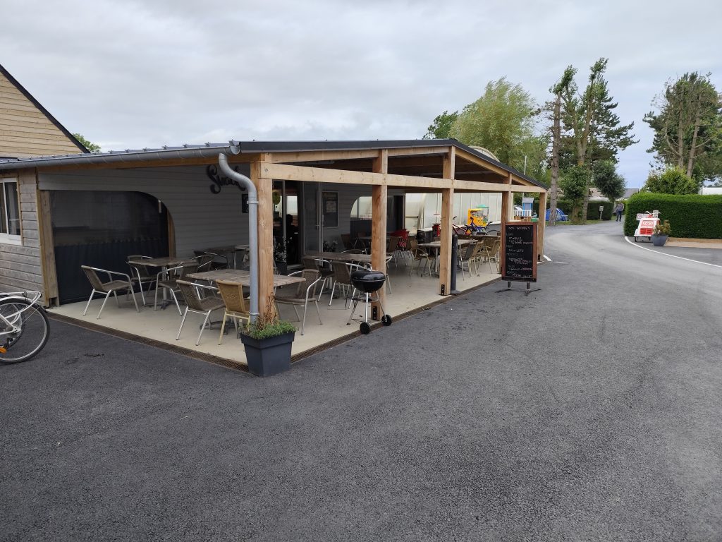 Cafeområde ved Campingpladsen Le Robinson