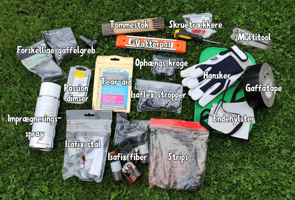 Værktøj og reservedele til Camp-let: Gaffatape, strips, Isafix, Tear-Aid, stropper, skruetrækker m.m.